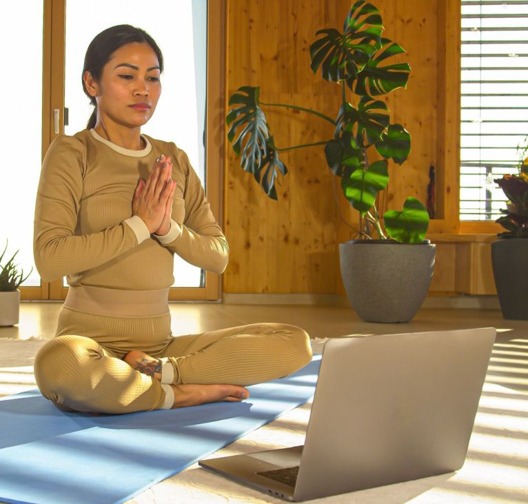 1:1 session at home with the laptop on a yoga mat